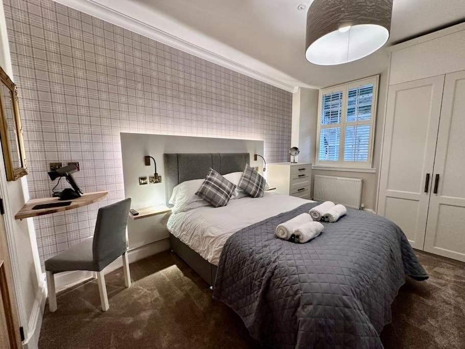 Spectacular 2 Bed, 2 Bath In Centre Appartement *