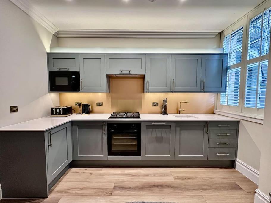 Appartement Spectacular 2 Bed, 2 Bath In Centre *