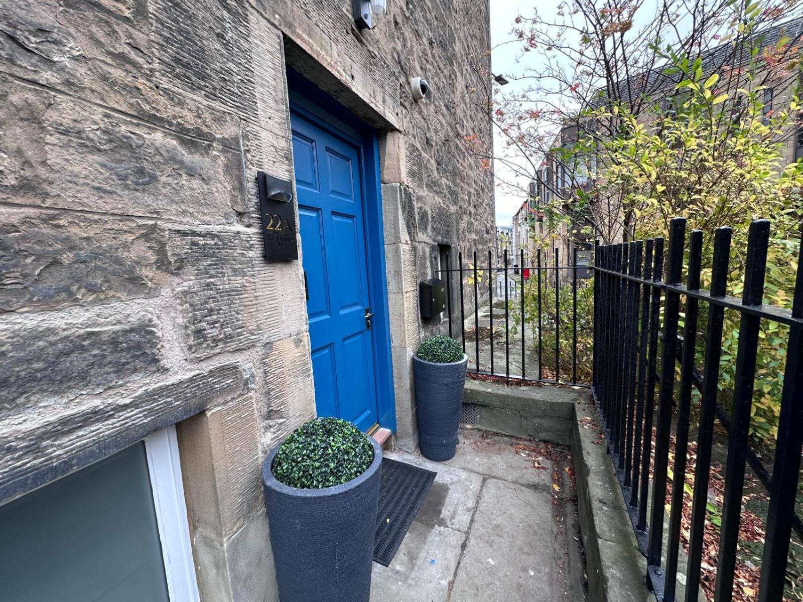Spectacular 2 Bed, 2 Bath In Centre Appartement